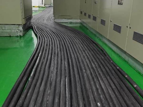 西充如何根据理论计算公式计算温度对特定电压测量结果的影响？