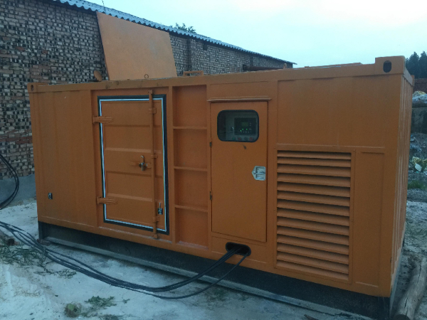 西充发电机组长期使用中，电缆线的敷设路径有哪些要求？