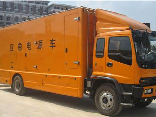 西充冬季柴油发电机启动前，如何检查燃油系统中的积水？